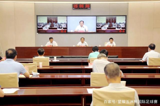 李小冉宣布离婚不久，前夫遭遇经济危机，真相为何拖延一年才公开？